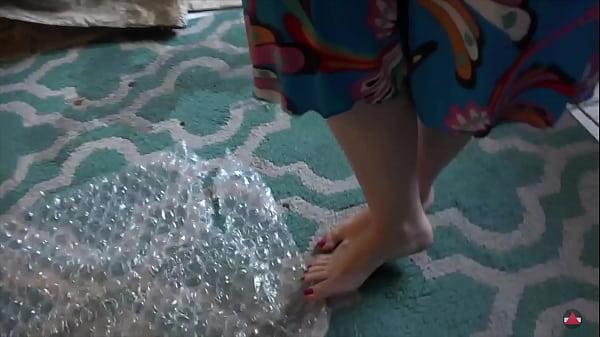 Let’s make some tunes DJ girl who has a foot fetish